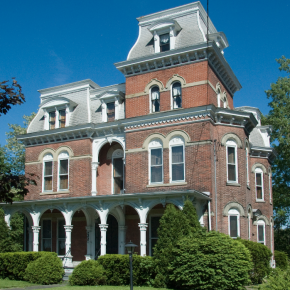 Which house do you think looks more like the Granville House?